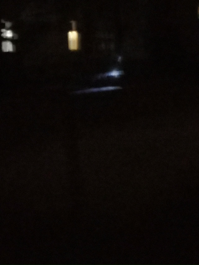 По улице Химиков от 18 до 22 дома кромешная тьма, люди с ф...