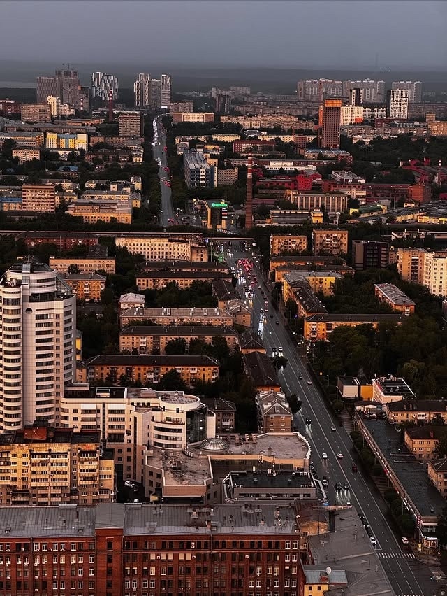 Екатеринбург в лучах заходящего солнца 🌆