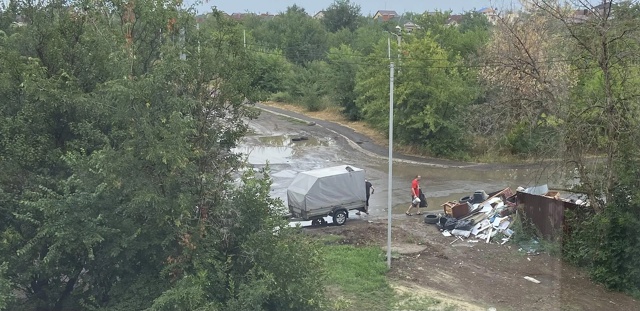 Весь мусор свозят в 3 микрорайон 5 дом!!! Просто УЖАС!!!! В?...