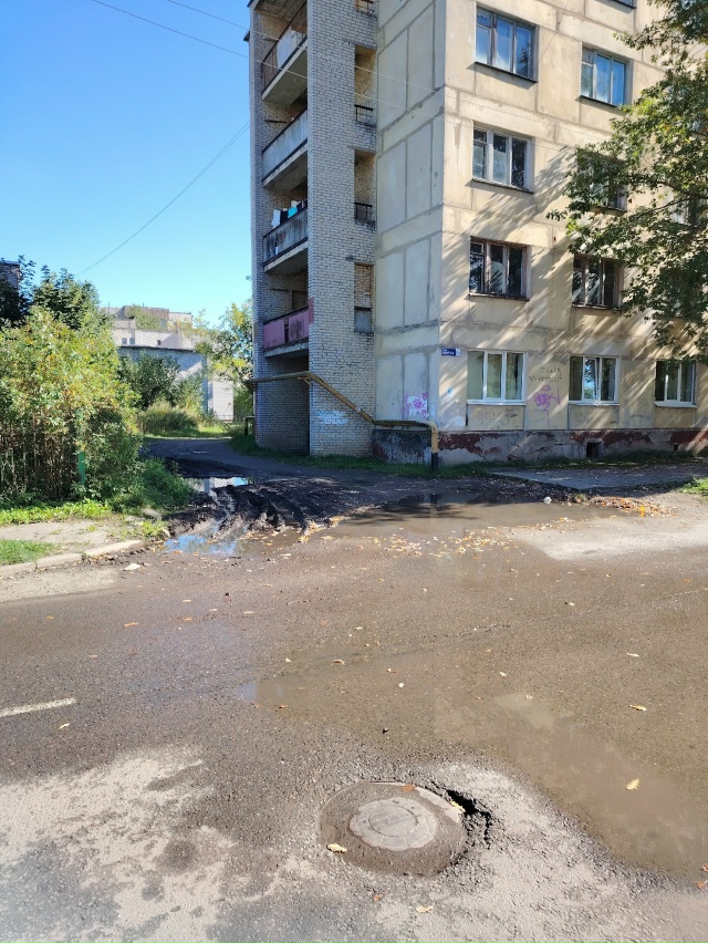 Добрый вечер. Уже пол года на углу общежития по адресу ?...