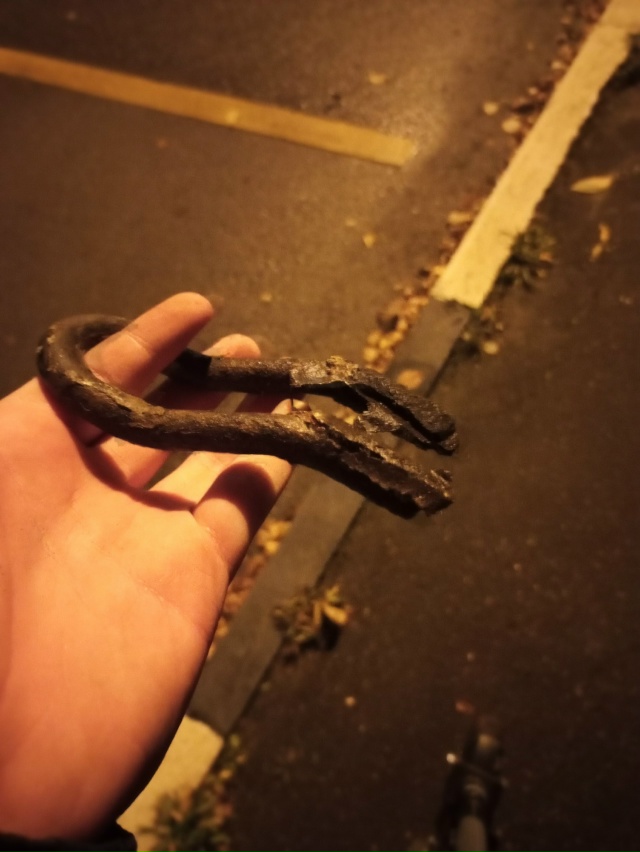 Кто потерял нашли на лежачем полицейском!