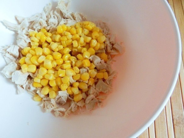 САЛАТ С КУРИЦЕЙ И АНАНАСОМ
ИНГРЕДИЕНТЫ:
– 1 куриное фи...