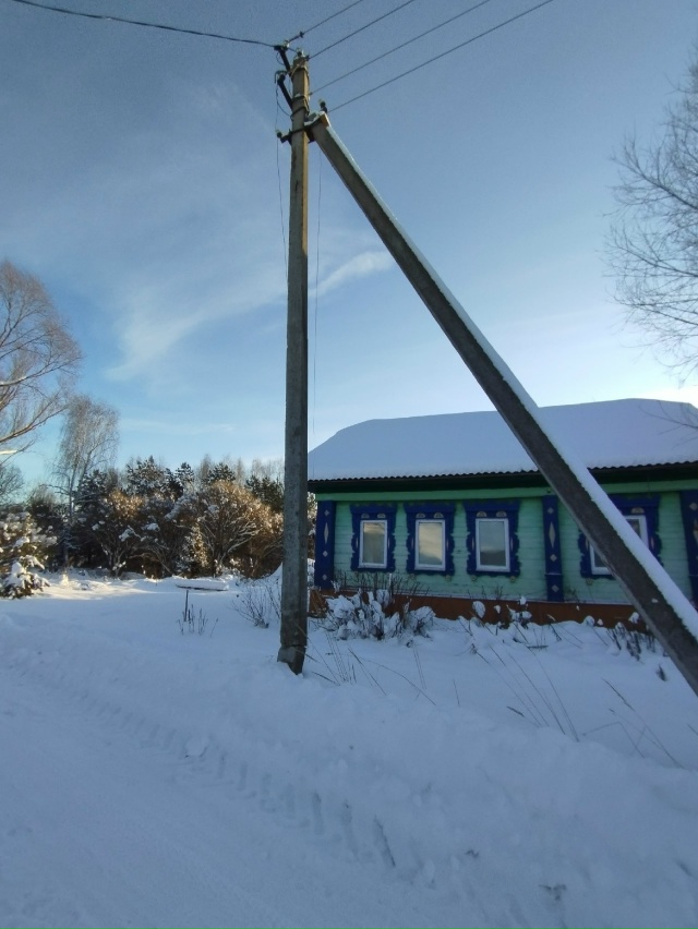 Всем добрый день, в деревне Раскаты треснул столб, прос...