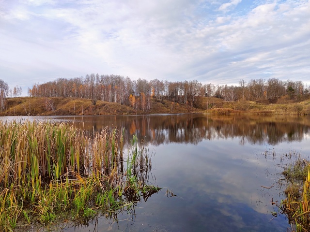 На Телецком озере средь сосен,
Костерок звенящий разож...