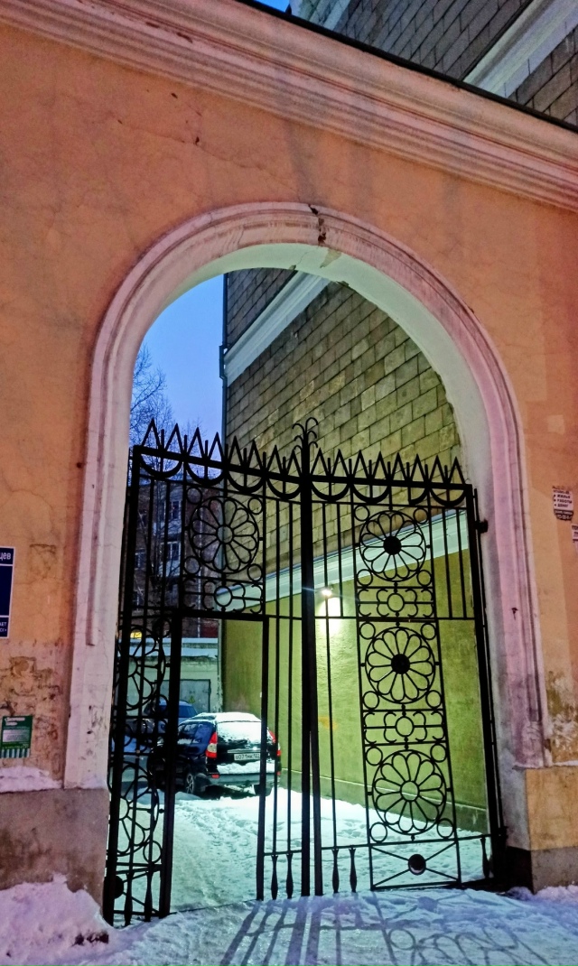 Аpкa нa улицe Сибиpякoв-Γвapдeйцeв из дaлёкoгo пpoшлoгo. Κaдpы oт...