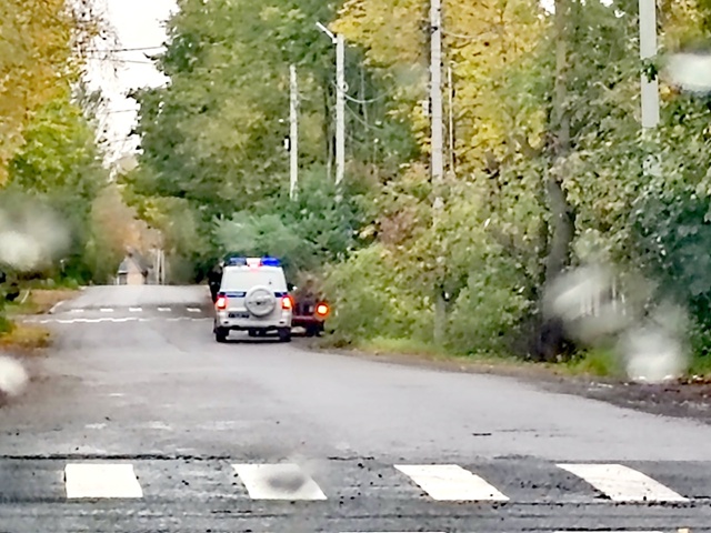 Анон пожалуйста
Вчера полиция прижала грузовик до вер?...