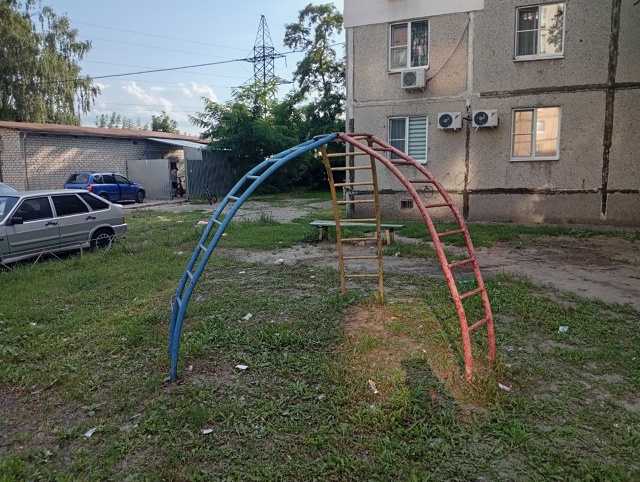Площадка в ужасном состоянии, она не обновлялась со вр?...