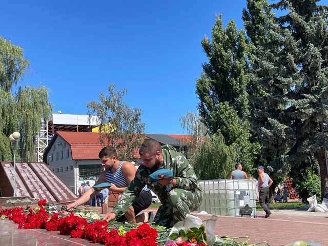В Курске отмечают День Воздушно-десантных войск
По сл...