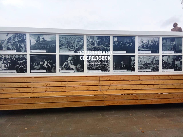 Вот такую красоту нам поставили на площади Мира
От под...