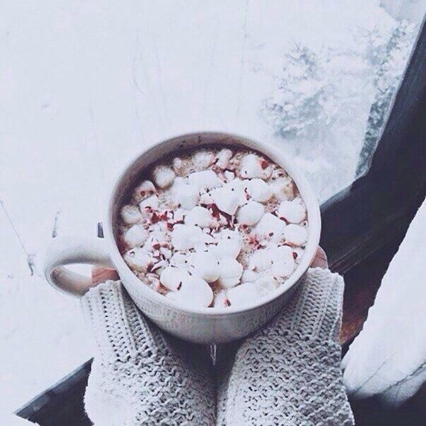 «...И вpоде взрocлые люди, но всё–paвнo мечтaем о чуде»