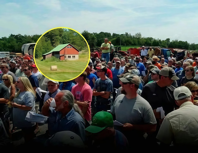 Во время аукциона в Небраске, США, более 200 фермеров хра...