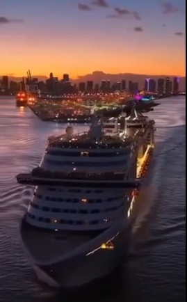 Корабль MSC Seascape, построенный в 2022 году, принадлежит ком?...
