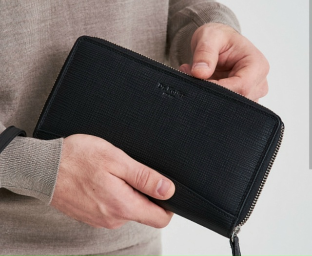 Здравствуйте. Потеряно портмоне черного цвета Dr.Koffer (т?...