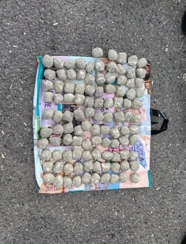 Почти 3000 «камней» с прегабалином нашли у сочинца на Ку?...