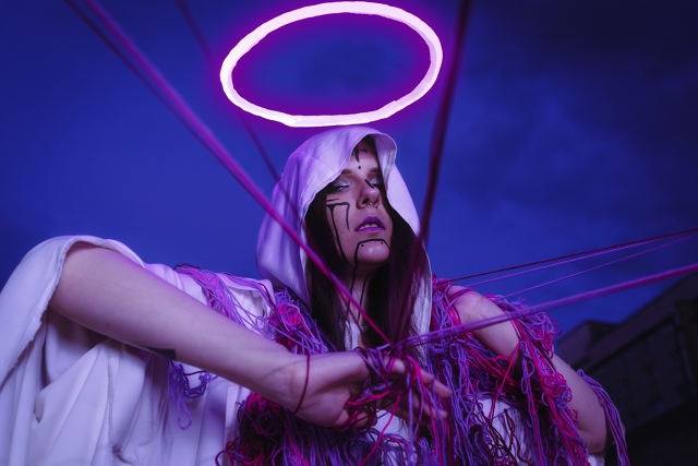 Закрываю глаза и дышу
Песню поёт хризантема
Сиреневый ...