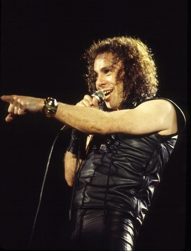 10 июля 1942 года родился Ronnie James Dio (R.I.P.) - вoкалист групп Rain...