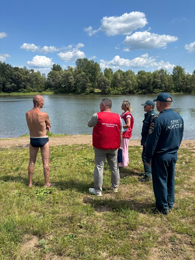 Внимание! Купание запрещено! Администрация и МЧС пров...