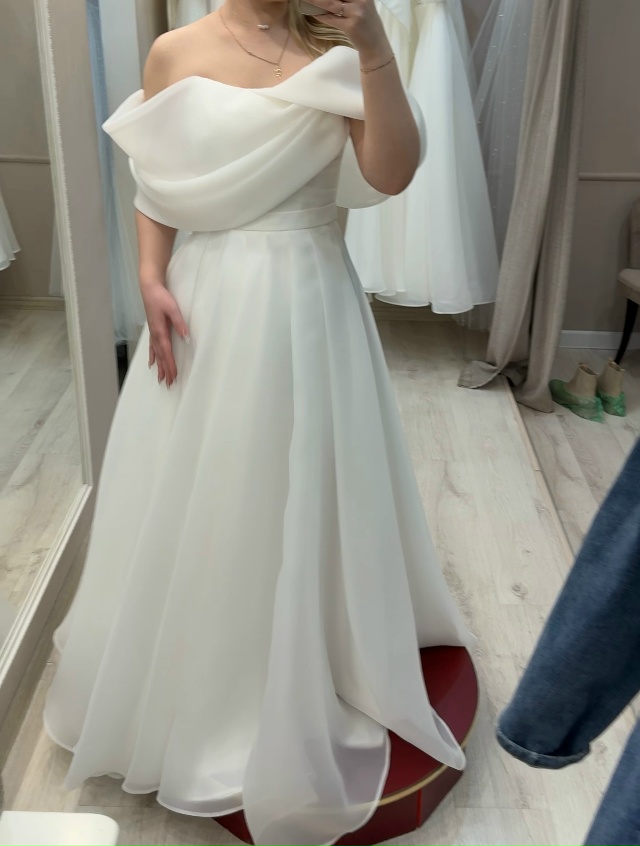 Помогите пожалуйста подобрать украшения к платью. Сто?...