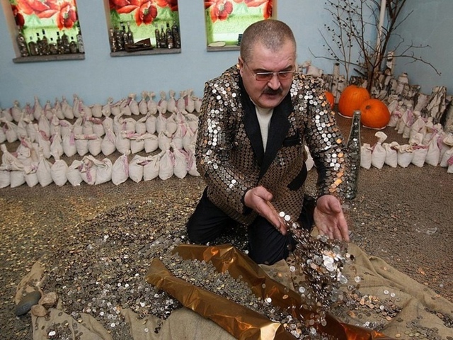 Пенсионер из Новосибирска Юрий Бабин собрал более пят?...