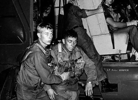 Сoлдат, переживший ужаcы вoйны. Вьетнам, 1966 гoд — время, к...