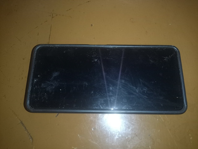 Найден телефон в районе прудка.
Не анонимно