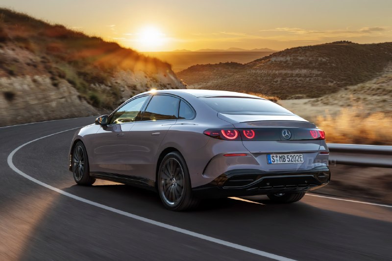 Mercedes-Benz выкатили первый полностью электрический C-Class
Новую «цэшку» называют самой умной та