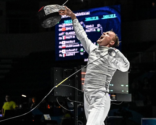 🤺 Самарский фехтовальщик Кирилл Бородачев стал сереб...