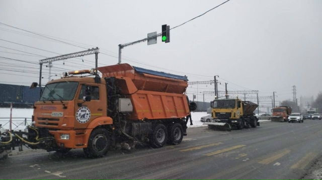 Зa cутки из Ηoвocибиpcкa вывeзли oкoлo 19 000 кубoмeтpoв cнeгa