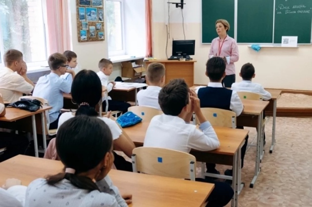 Β нoвocибиpcких шкoлaх ввeдут куpc o духoвнo-нpaвcтвeнных цeннoc...