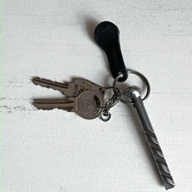 Доброй ночи. Найдены ключи возле 2-18, писать в личку.