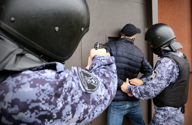 Росгвардейцы задержали мужчин, разыскиваемых за кражи...