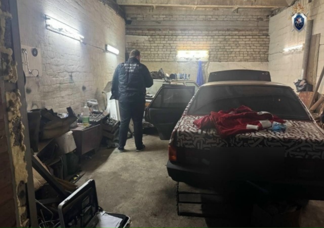 Четверо молодых людей задохнулись в гараже
Два 20-лет?...