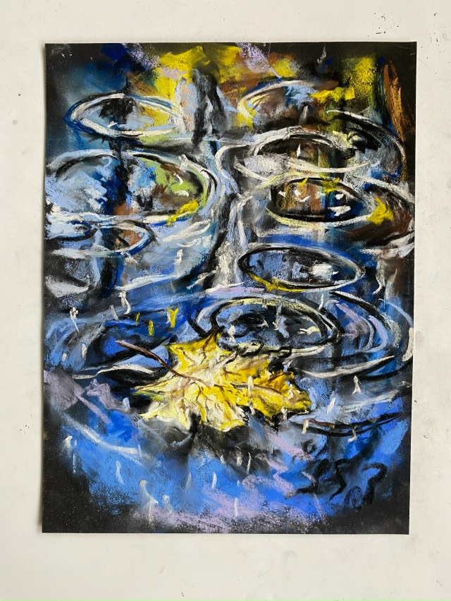 Карандашами и пастелью рисовал .
В цифре в основном на ?...