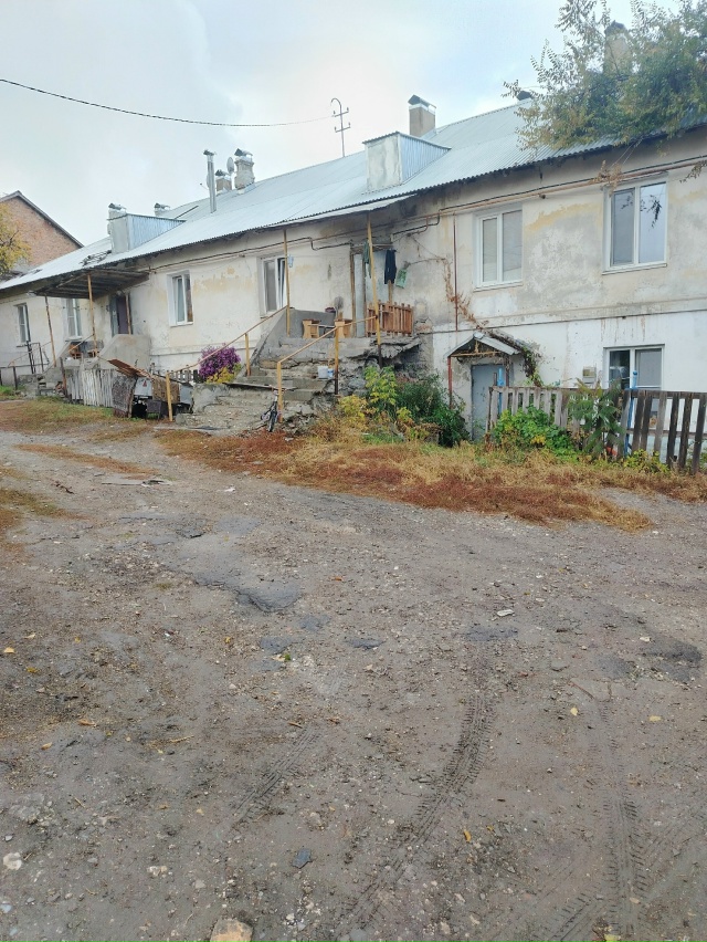 Вот в таких условиях живёт многодетная семья
А админи?...