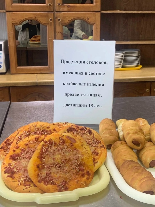 Прощай, детство... Сосиски в тесте, мини-пиццы и пирожки ...