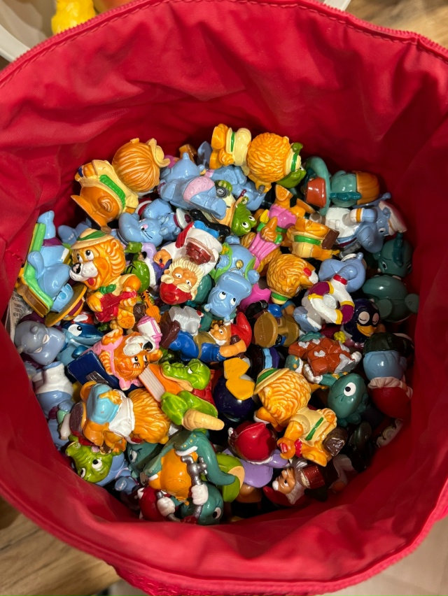 Эх...какие были красивые игрушки в киндер-сюрпризе)🥚