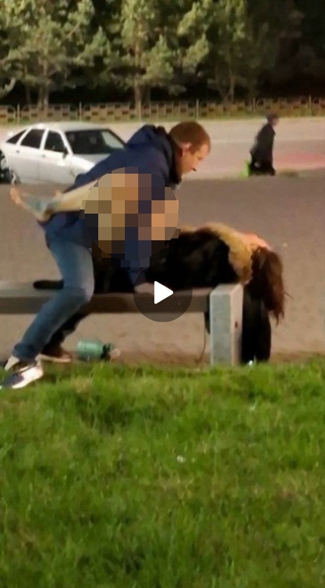 ?Прохожий изнасиловал полуголую пьяную девицу, котор...