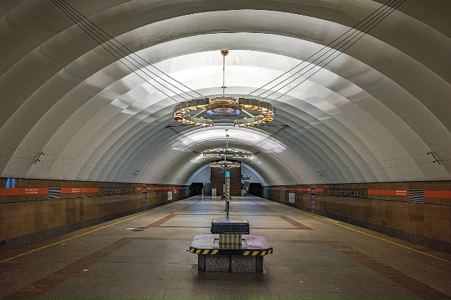 На оранжевой ветке в 19:11 увидела очень красивого парня ...