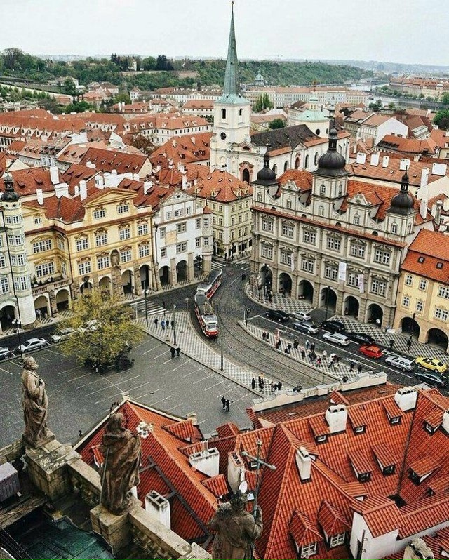 Прага – один из красивейших городов мира. Уехать бы и п...