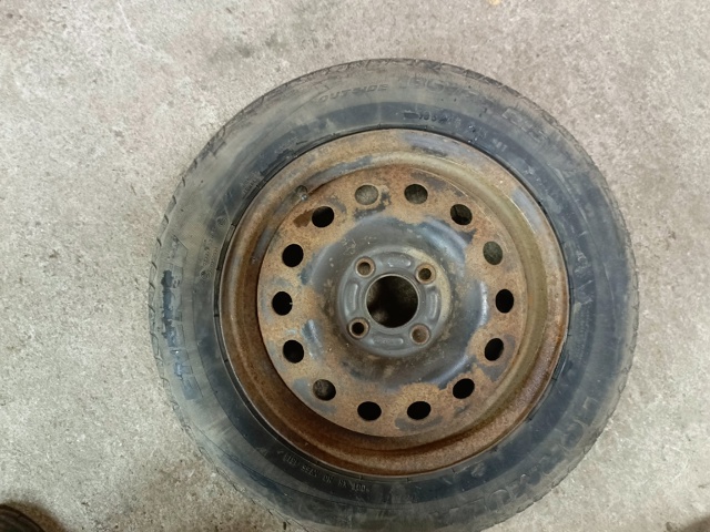 Продам колесо r15, разболтовка 4x108, может кому на запаску...