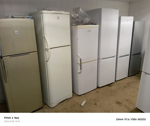 Продажа холодильников.и морозильная камери в исправн?...