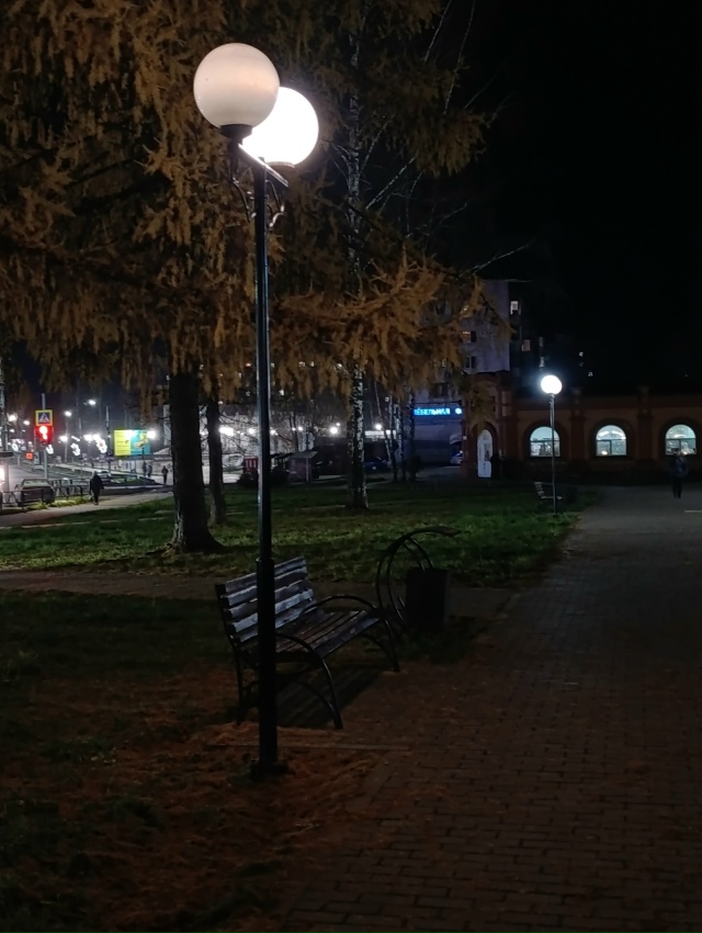 Пустеют улицы и начинается сказка.
Какая ваша любимая...