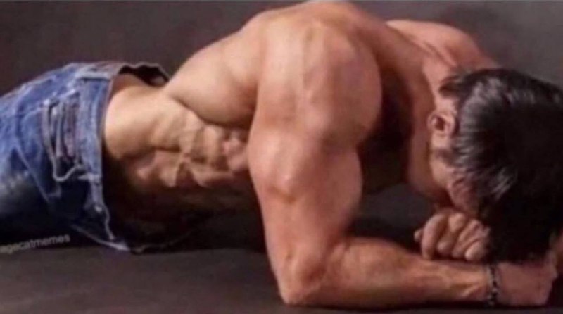 когда надо вставать с кровати с утра и ты стараешься изо всех сил не написать начальнику, что увольн