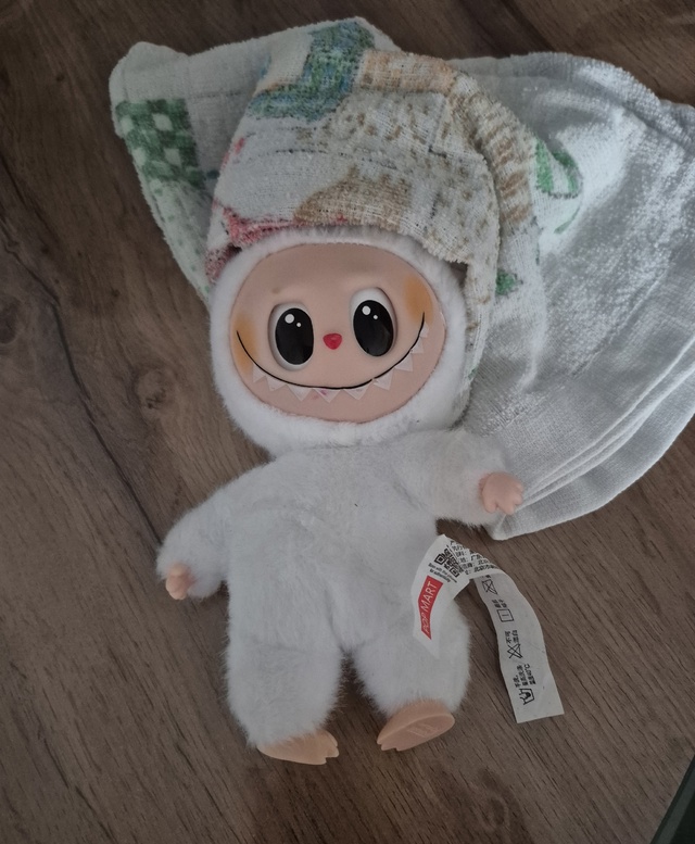Нашли вот такую игрушку,, кто потерял знают что у неё на...