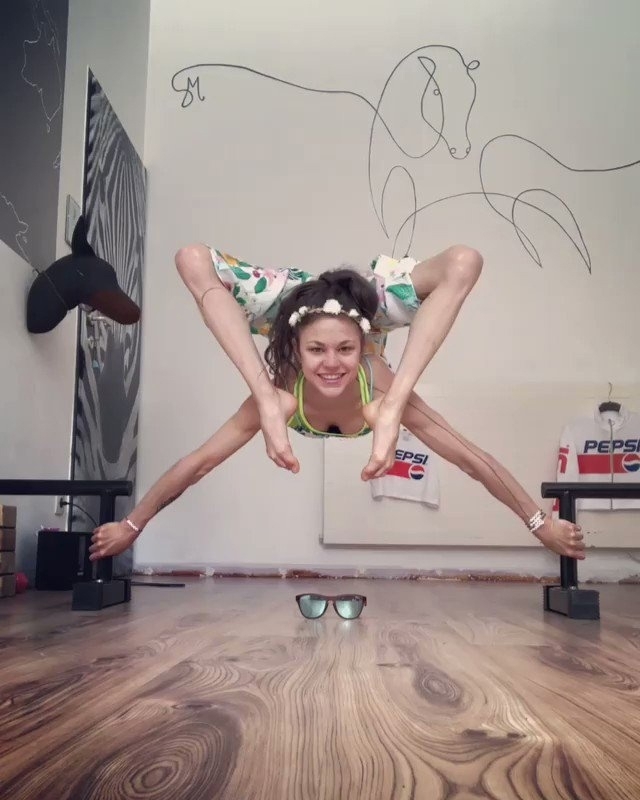 Стефани Миллингер Австрийская гимнастка которая може?...