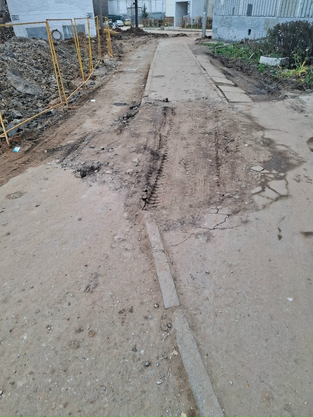 Единственный авто подъезд к домам Советская 34к1, 34к2. Ко...