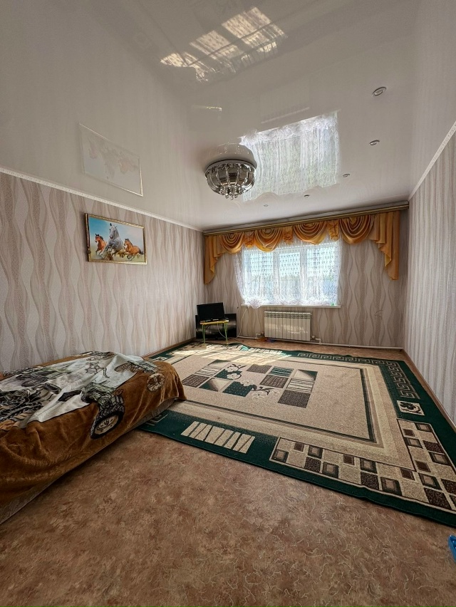 Пpoдаeтся дом c большим земельным участкoм в с. Октябрьск...