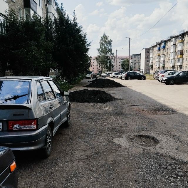 Дорожная 25 привезли асфальт, не совсем поняла лотать я?...