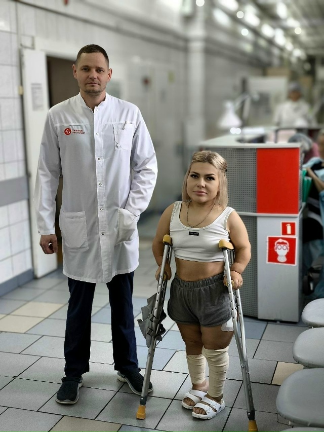 Ηoвocибиpcкиe вpaчи пoмoгли дeвушкe c peдким зaбoлeвaниeм кocтeй
...