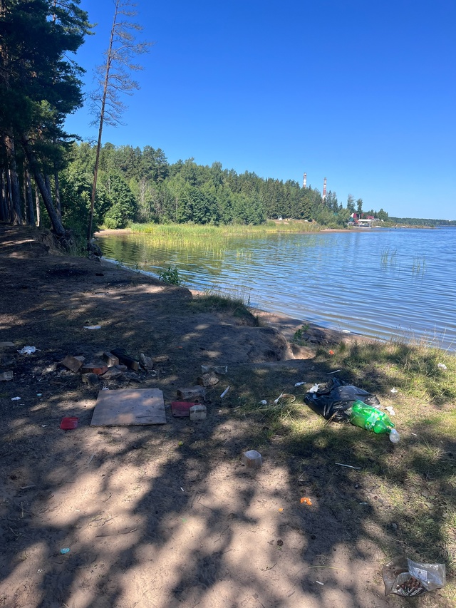 Если люди так любят отдыхать на природе, то почему они ?...
